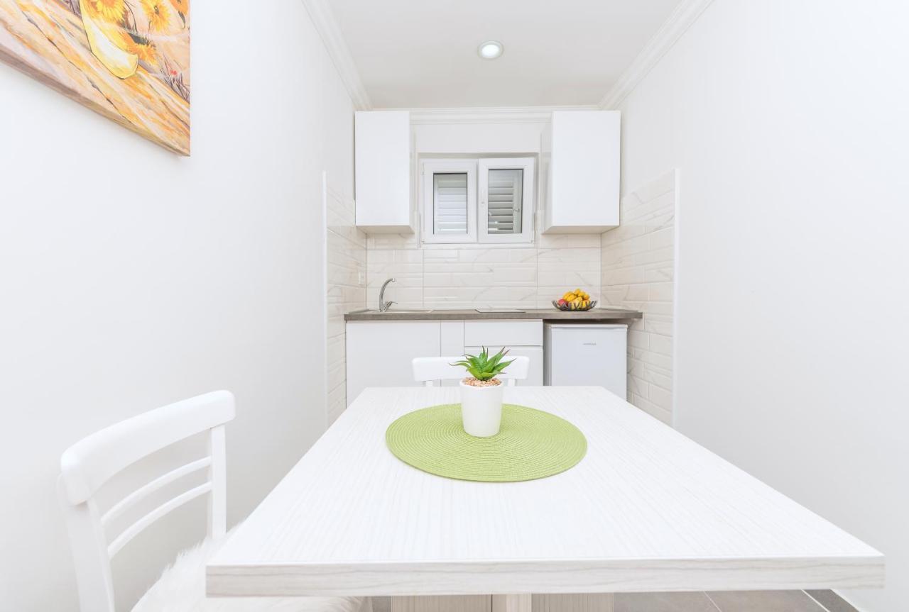 Apartments Petrusic Makarska Buitenkant foto