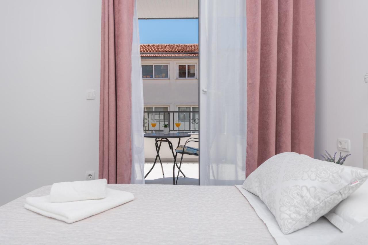 Apartments Petrusic Makarska Buitenkant foto