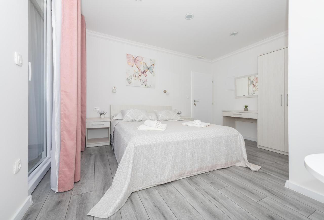Apartments Petrusic Makarska Buitenkant foto